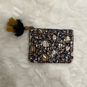 Universal Thread floral pouch wristlet clutch